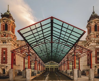 Iconic Landmarks & Museums